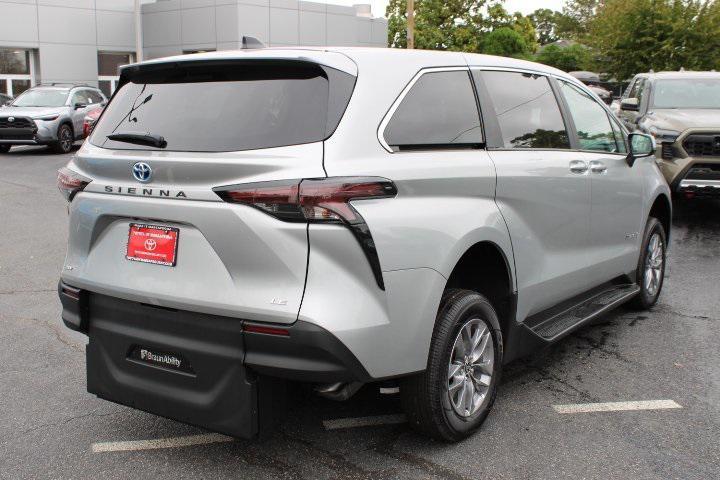 used 2025 Toyota Sienna car, priced at $75,469