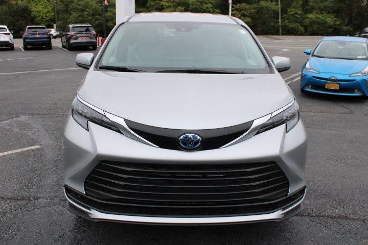 used 2025 Toyota Sienna car, priced at $75,469