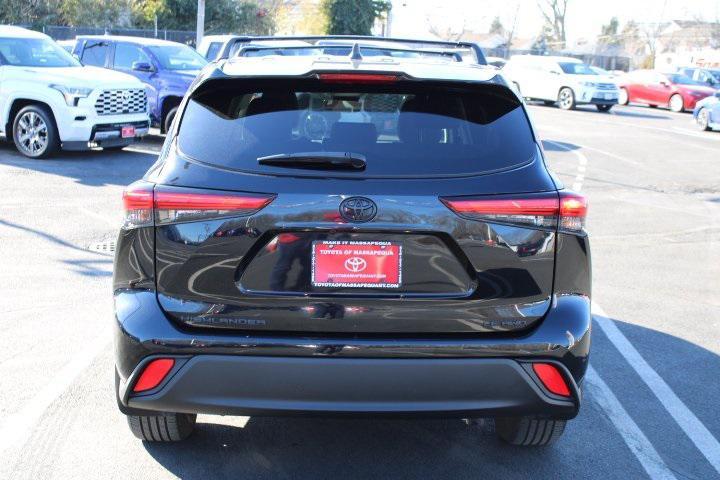 used 2022 Toyota Highlander car, priced at $30,969