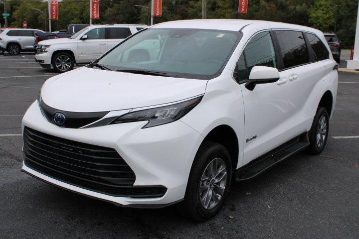 used 2025 Toyota Sienna car, priced at $75,469