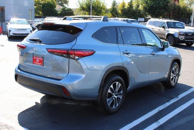 used 2022 Toyota Highlander car, priced at $34,469