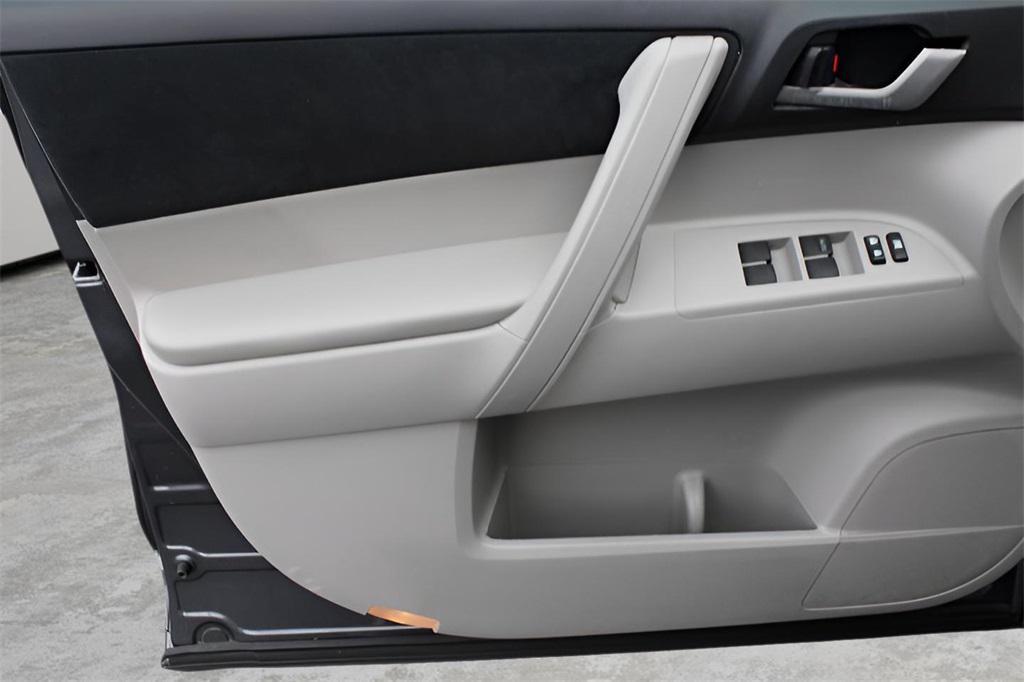 used 2012 Toyota Highlander car, priced at $11,969