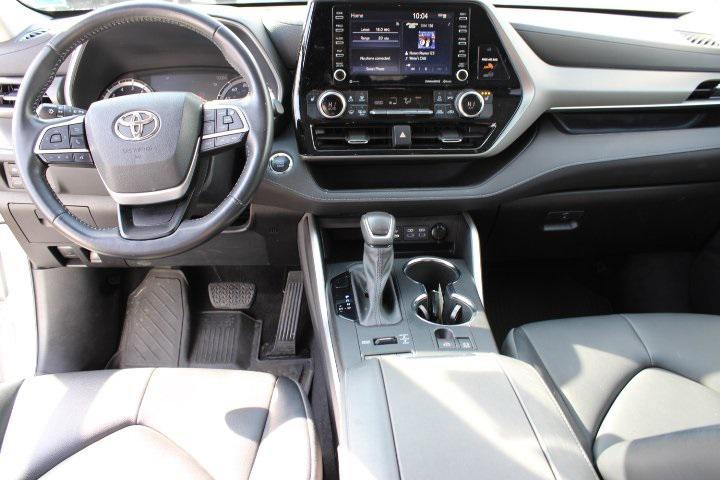 used 2022 Toyota Highlander car, priced at $31,469