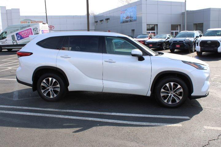 used 2022 Toyota Highlander car, priced at $31,469