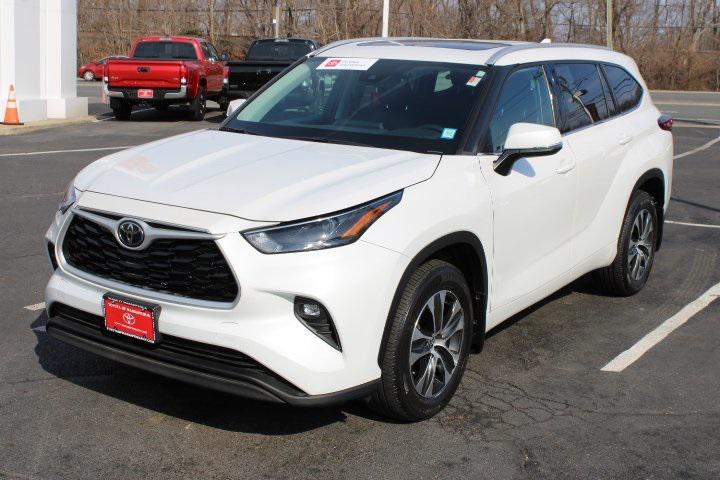 used 2022 Toyota Highlander car, priced at $31,469