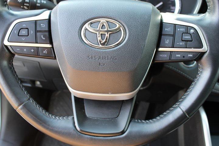 used 2022 Toyota Highlander car, priced at $31,469