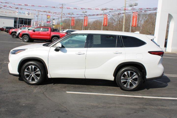 used 2022 Toyota Highlander car, priced at $31,469