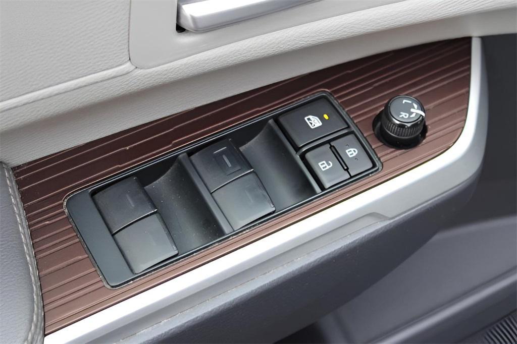 used 2023 Toyota Sienna car, priced at $44,469