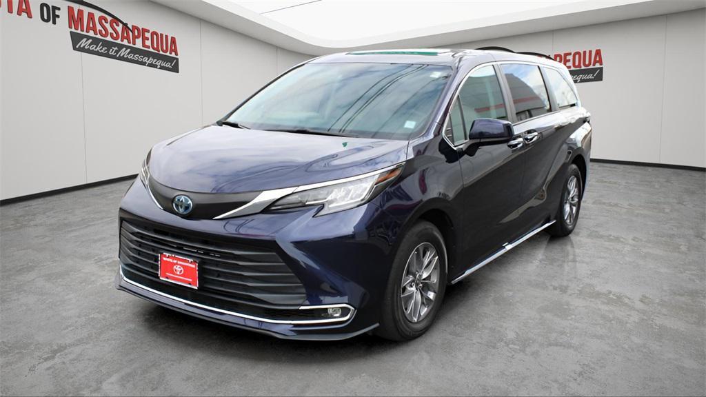 used 2023 Toyota Sienna car, priced at $44,469