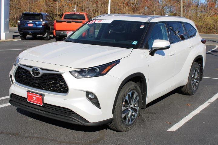 used 2022 Toyota Highlander car, priced at $32,469