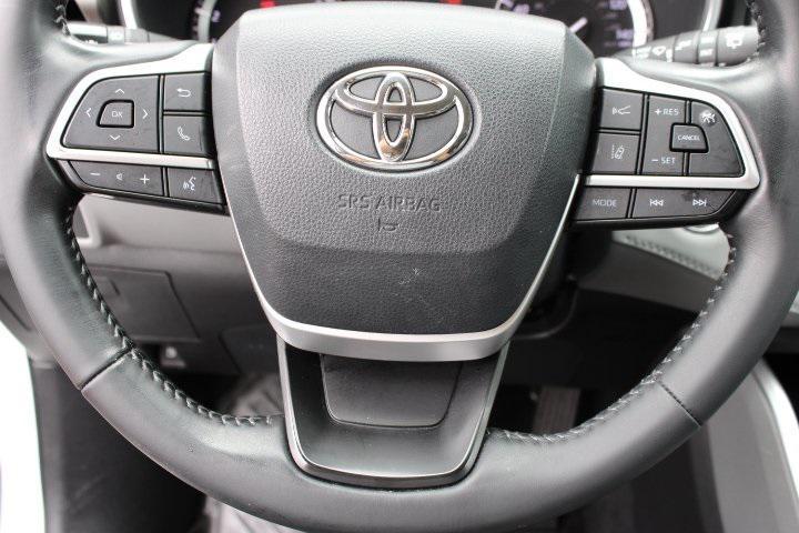used 2022 Toyota Highlander car, priced at $37,969