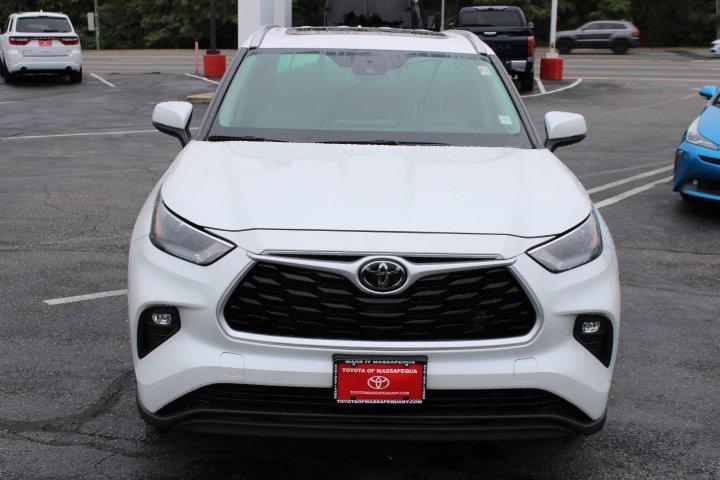used 2022 Toyota Highlander car, priced at $37,969