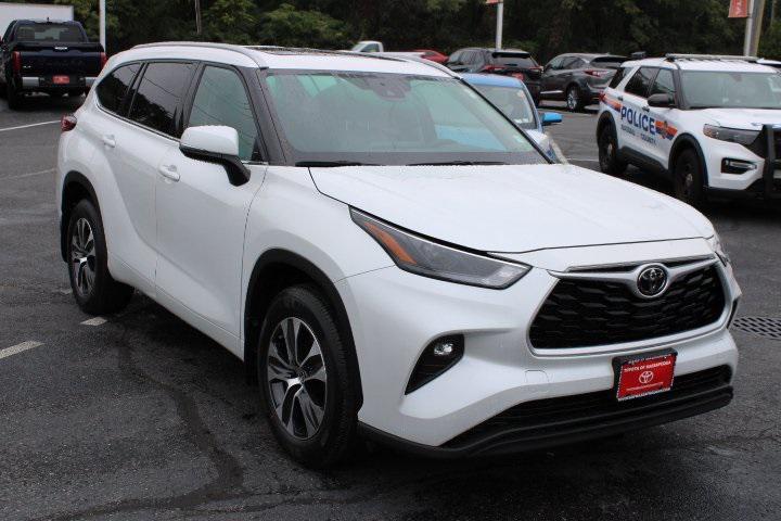 used 2022 Toyota Highlander car, priced at $37,969