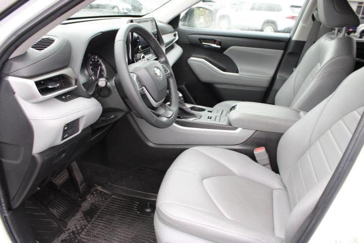 used 2022 Toyota Highlander car, priced at $37,969