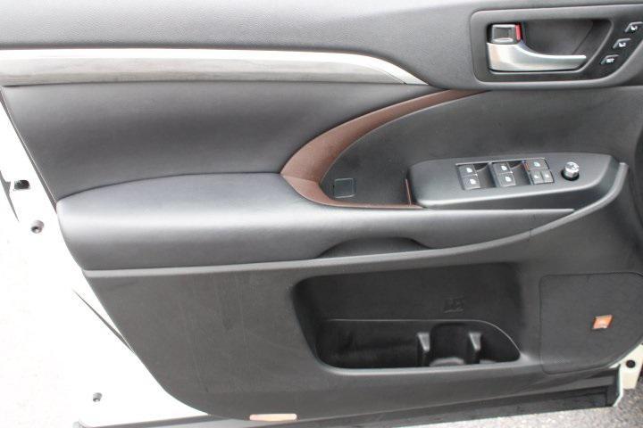 used 2019 Toyota Highlander car, priced at $27,969