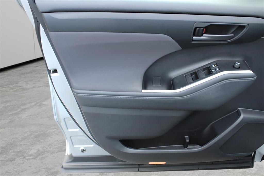 used 2021 Toyota Highlander car, priced at $30,969