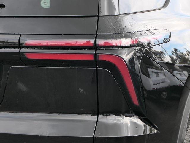 used 2025 Chevrolet Traverse car, priced at $35,999