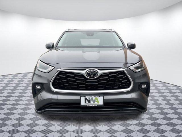 used 2021 Toyota Highlander car, priced at $29,249