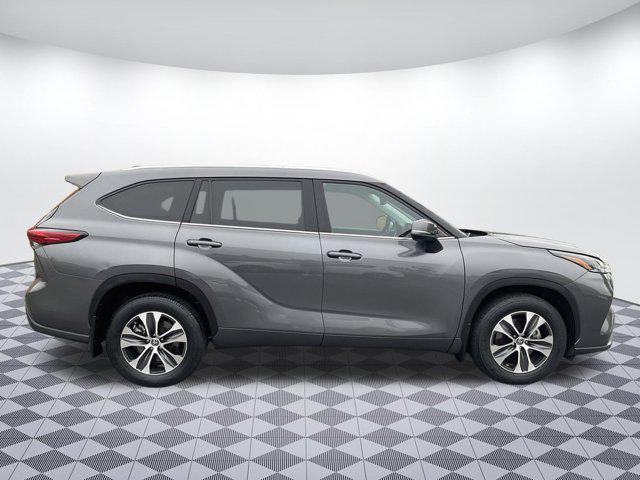 used 2021 Toyota Highlander car, priced at $29,249