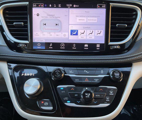 used 2023 Chrysler Pacifica Hybrid car, priced at $25,999
