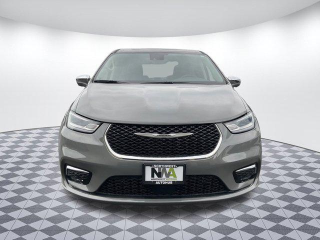 used 2022 Chrysler Pacifica Hybrid car, priced at $25,999