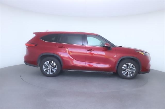 used 2022 Toyota Highlander car, priced at $30,987