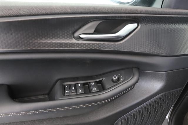 used 2025 Jeep Grand Cherokee L car, priced at $35,874