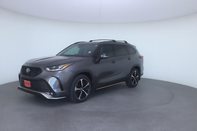 used 2022 Toyota Highlander car, priced at $37,487