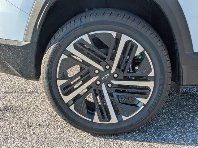 new 2026 Chevrolet Equinox car, priced at $36,142