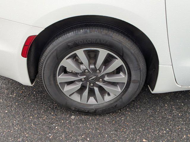 used 2021 Chrysler Pacifica Hybrid car, priced at $23,498