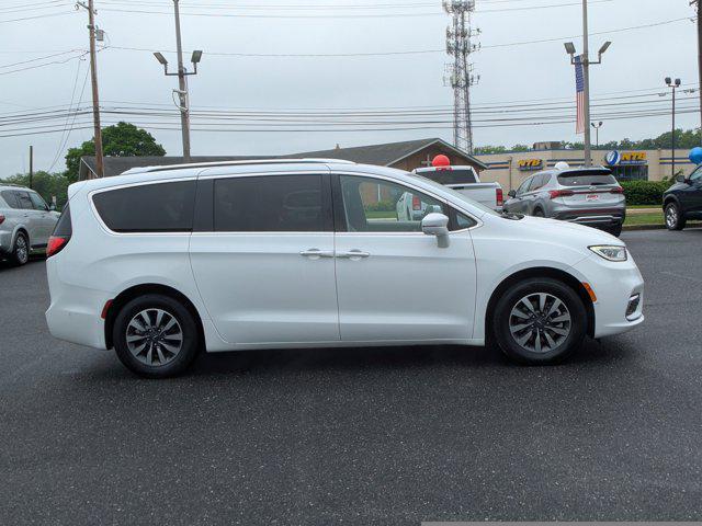 used 2021 Chrysler Pacifica Hybrid car, priced at $23,498