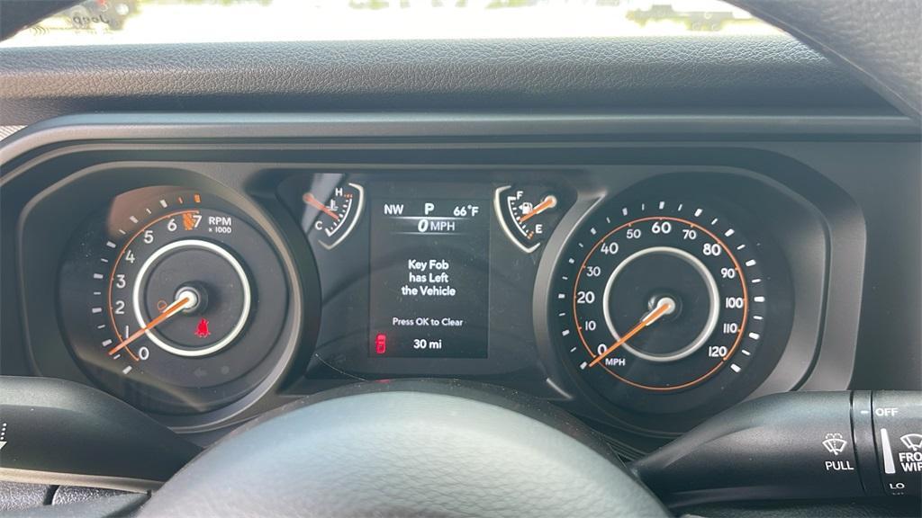 new 2025 Jeep Gladiator car, priced at $39,570