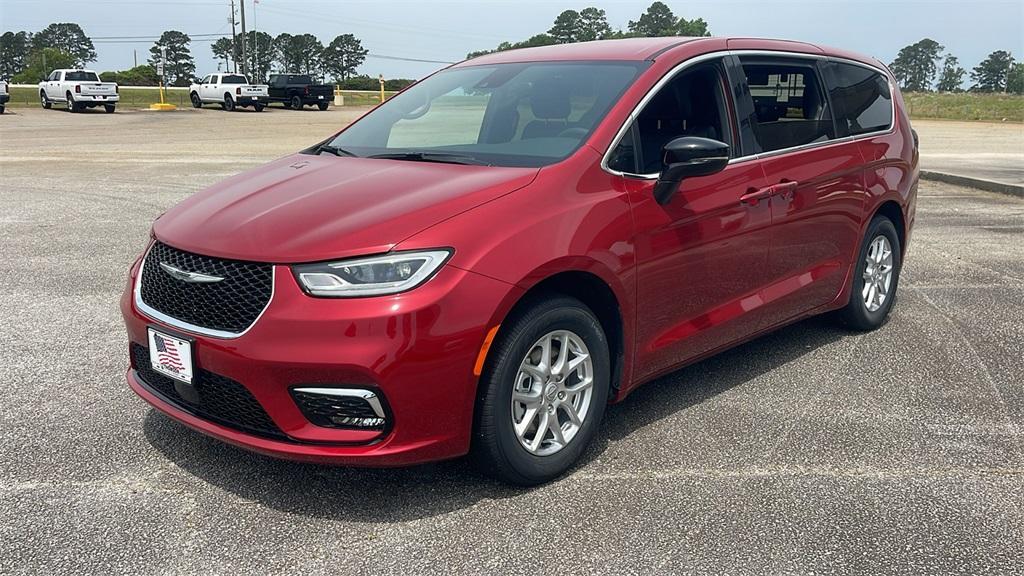 new 2025 Chrysler Pacifica car, priced at $41,273