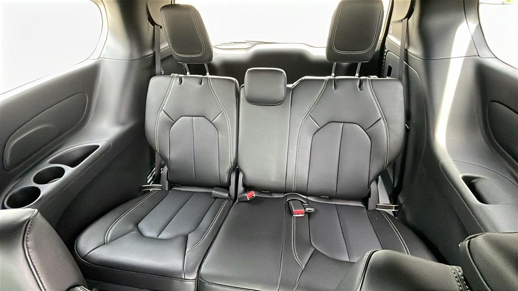 new 2025 Chrysler Pacifica car, priced at $41,273