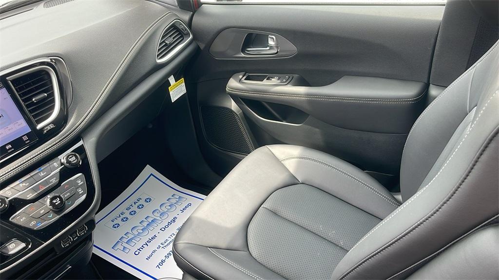 new 2025 Chrysler Pacifica car, priced at $41,273