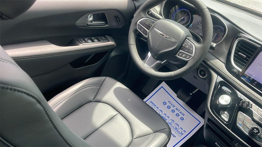 new 2025 Chrysler Pacifica car, priced at $41,273