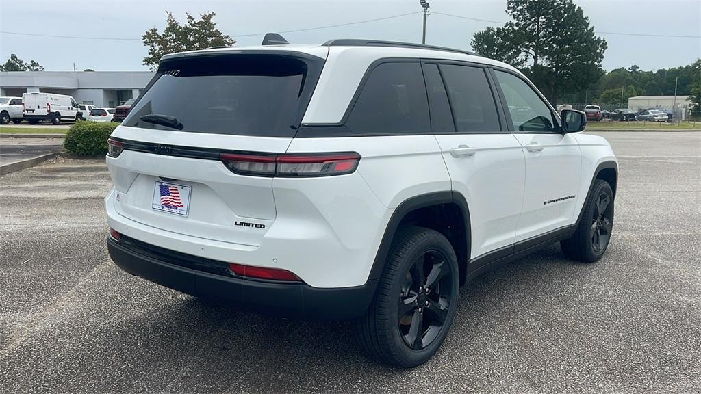 new 2025 Jeep Grand Cherokee car, priced at $41,990