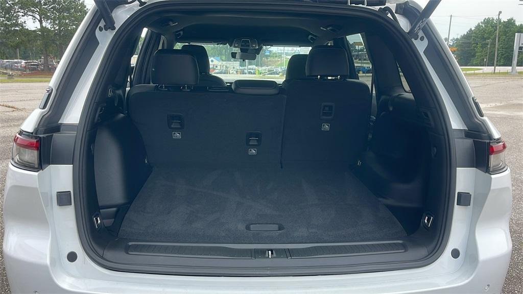 new 2025 Jeep Grand Cherokee car, priced at $41,990