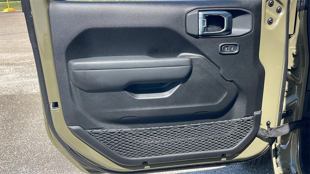 new 2025 Jeep Wrangler car, priced at $33,500
