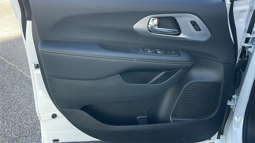 new 2025 Chrysler Pacifica car, priced at $46,350