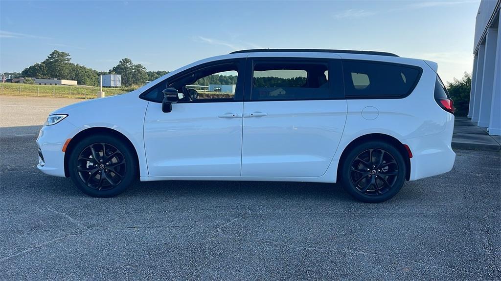 new 2025 Chrysler Pacifica car, priced at $46,350