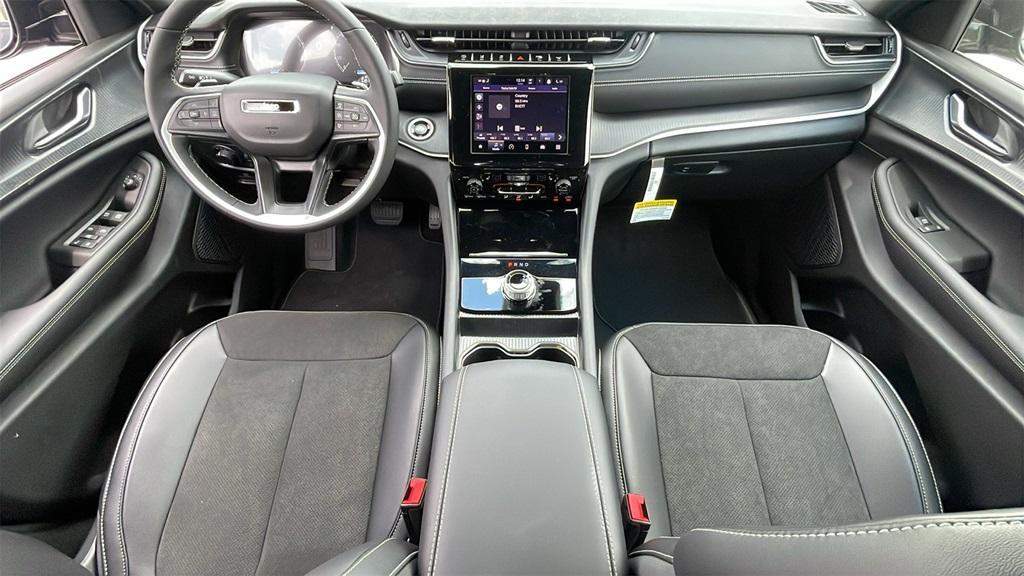 new 2025 Jeep Grand Cherokee car, priced at $39,772