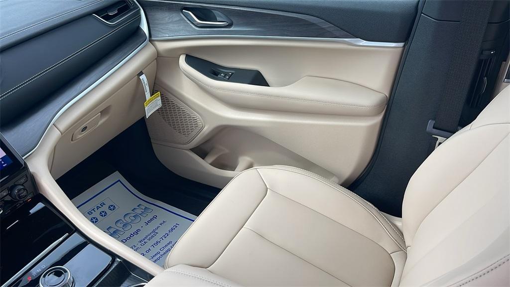 new 2025 Jeep Grand Cherokee L car, priced at $43,250