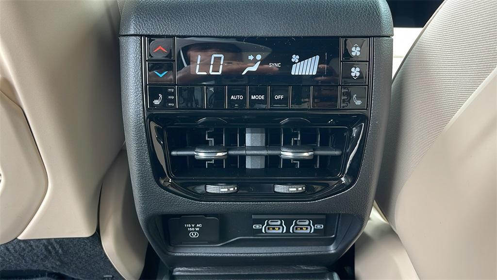 new 2025 Jeep Grand Cherokee L car, priced at $43,250