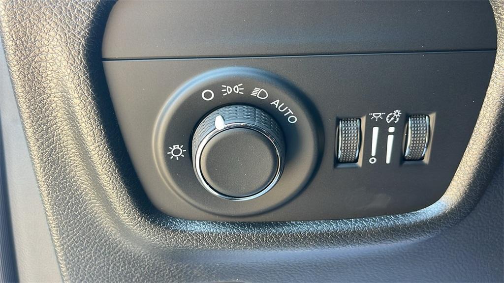 new 2025 Jeep Grand Cherokee L car, priced at $33,990