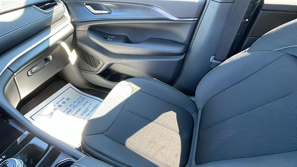 new 2025 Jeep Grand Cherokee L car, priced at $33,990