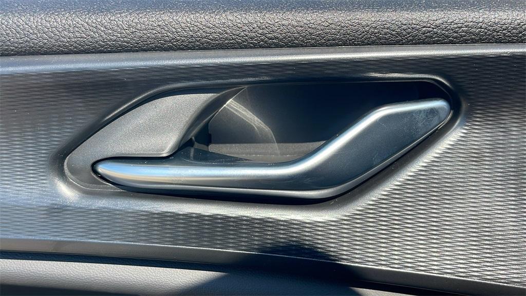 new 2025 Jeep Grand Cherokee L car, priced at $33,990