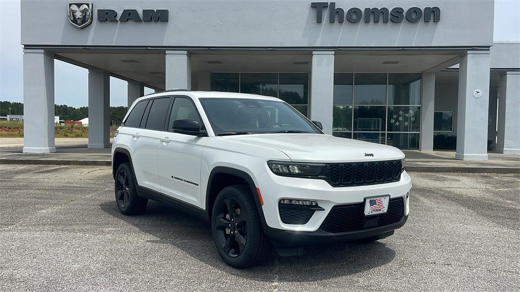 new 2025 Jeep Grand Cherokee car, priced at $43,870