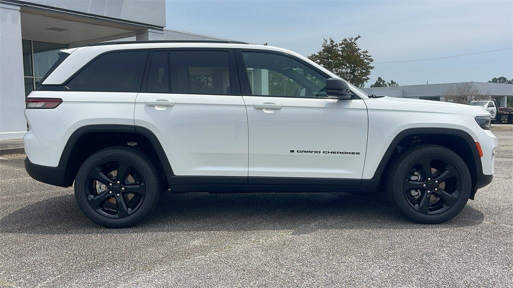 new 2025 Jeep Grand Cherokee car, priced at $43,870