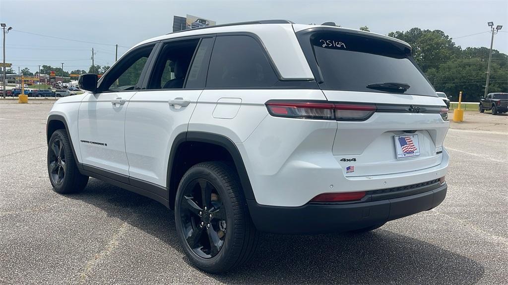 new 2025 Jeep Grand Cherokee car, priced at $43,870
